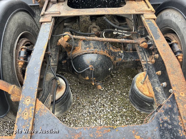 image for item EA4509 2004 Western Star 4900 semi truck