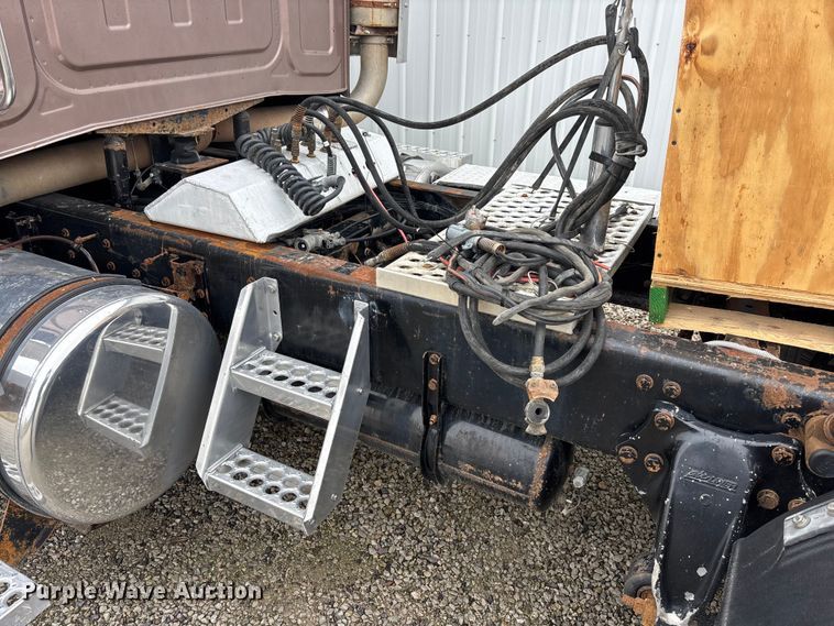 image for item EA4509 2004 Western Star 4900 semi truck