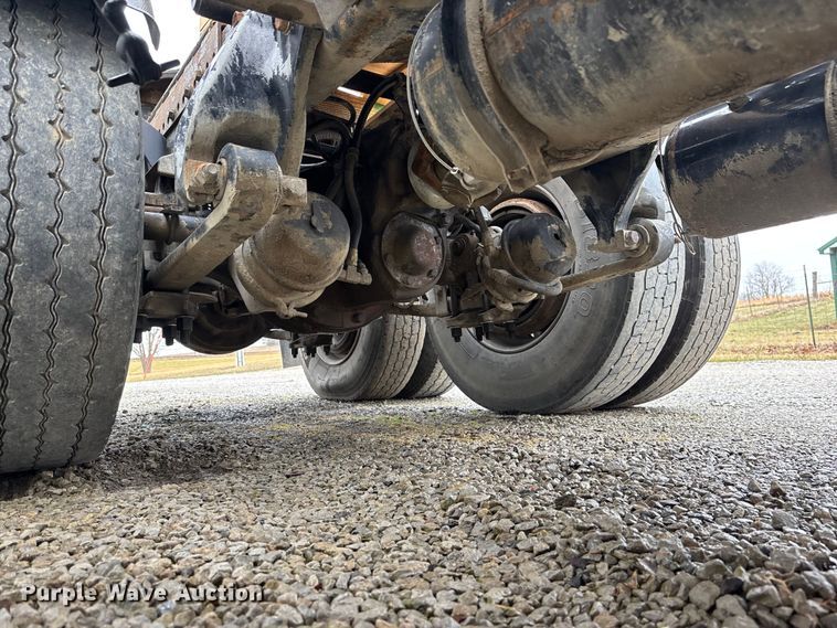 image for item EA4509 2004 Western Star 4900 semi truck