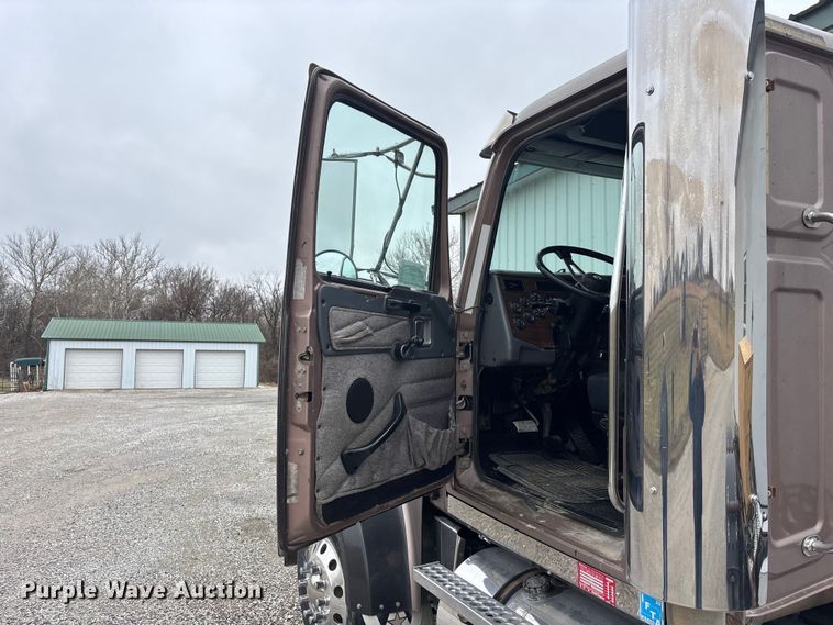 image for item EA4509 2004 Western Star 4900 semi truck