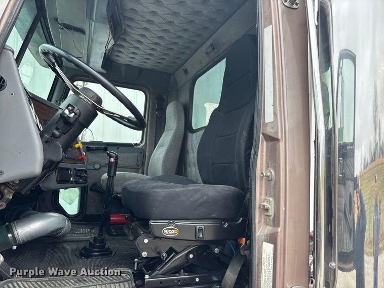 image for item EA4509 2004 Western Star 4900 semi truck