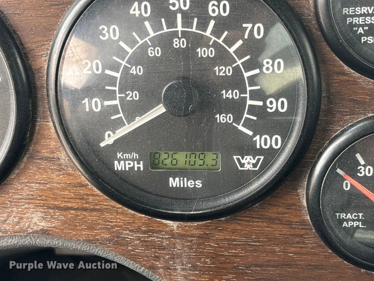 image for item EA4509 2004 Western Star 4900 semi truck