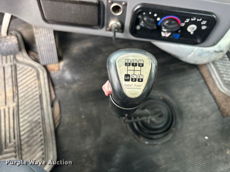 image for item EA4509 2004 Western Star 4900 semi truck