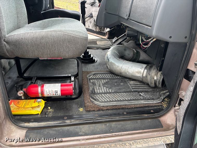 image for item EA4509 2004 Western Star 4900 semi truck