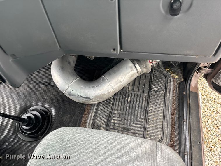 image for item EA4509 2004 Western Star 4900 semi truck