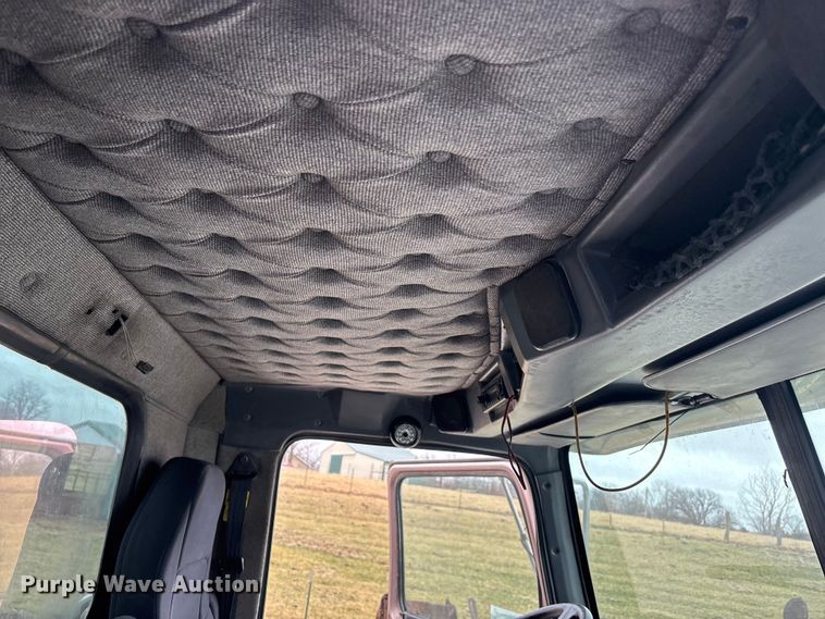 image for item EA4509 2004 Western Star 4900 semi truck