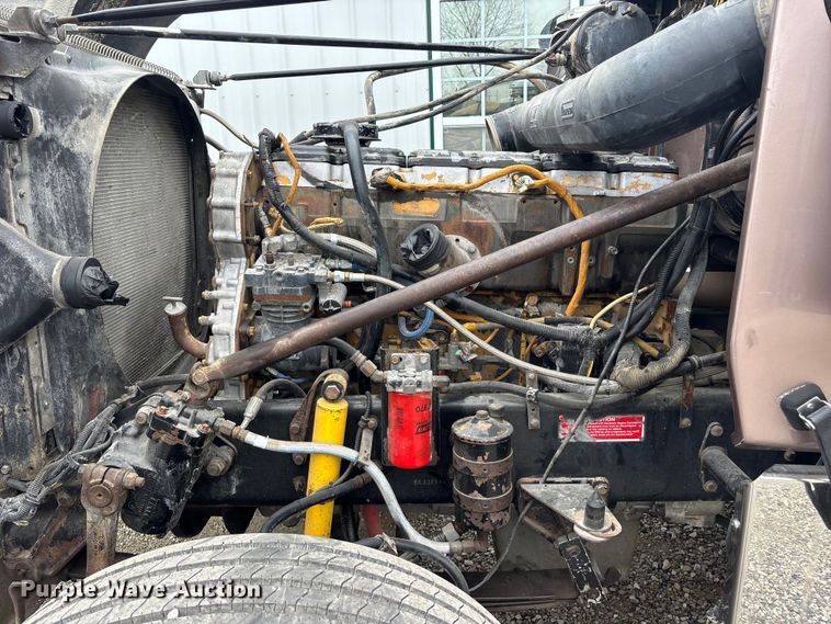 image for item EA4509 2004 Western Star 4900 semi truck