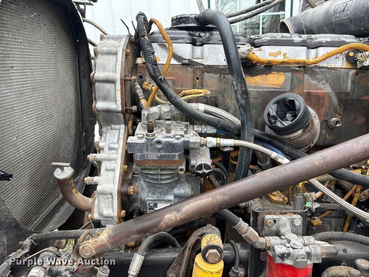 image for item EA4509 2004 Western Star 4900 semi truck