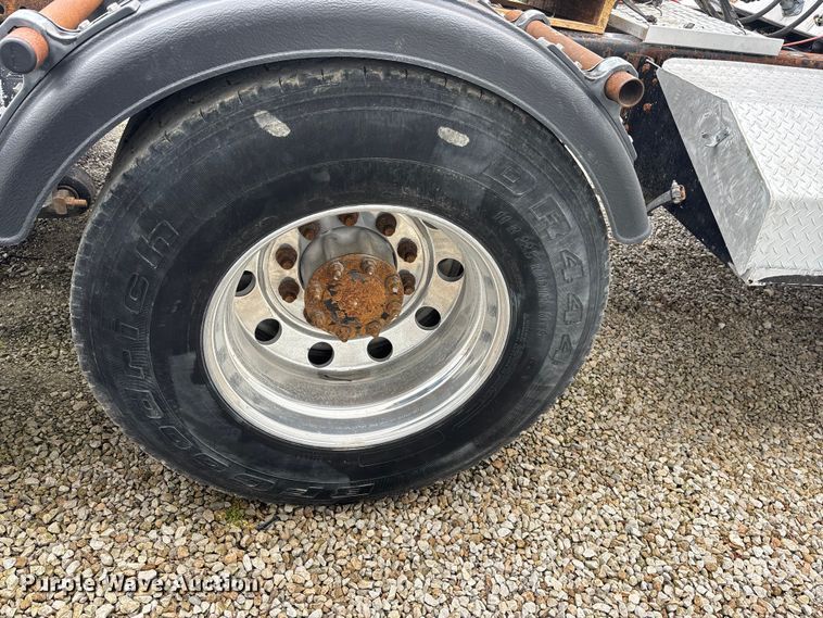 image for item EA4509 2004 Western Star 4900 semi truck