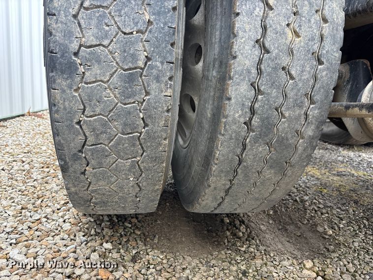 image for item EA4509 2004 Western Star 4900 semi truck