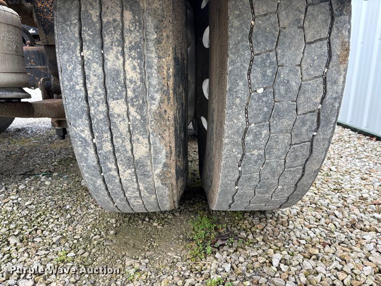 image for item EA4509 2004 Western Star 4900 semi truck