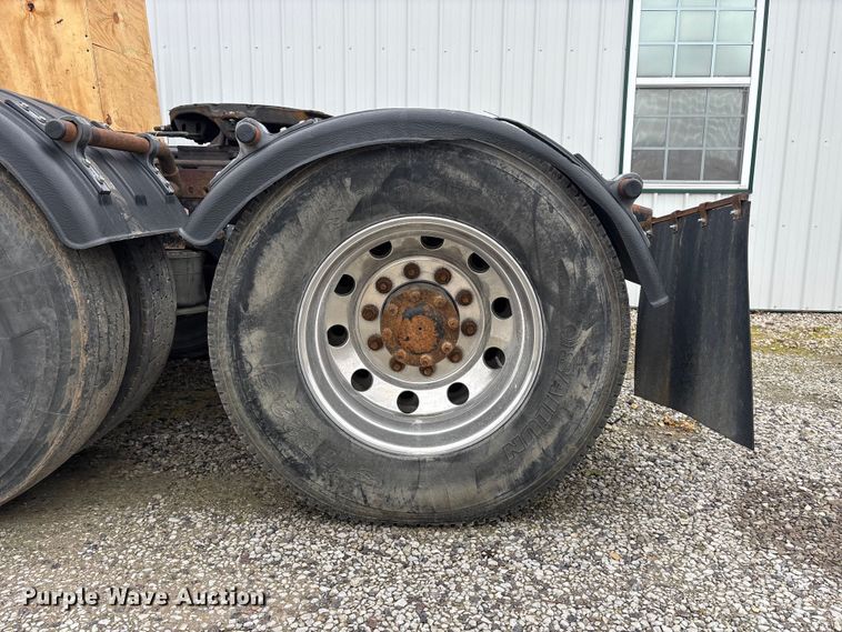 image for item EA4509 2004 Western Star 4900 semi truck