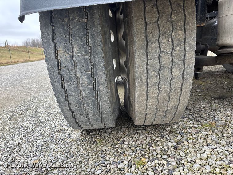 image for item EA4509 2004 Western Star 4900 semi truck