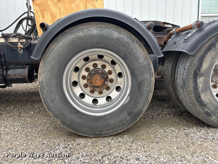 image for item EA4509 2004 Western Star 4900 semi truck