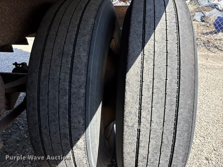 image for item EA4633 1997 Wabash dry van trailer