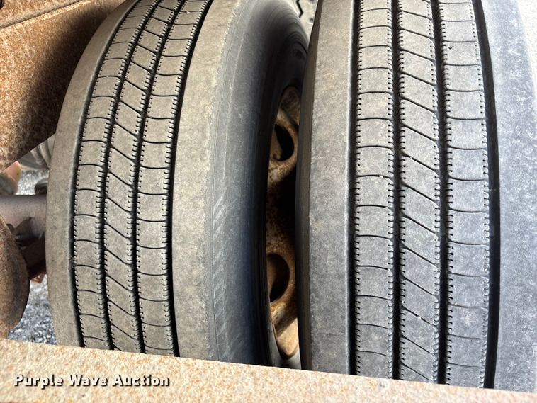 image for item EA4633 1997 Wabash dry van trailer