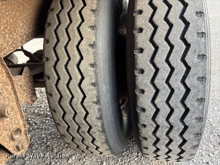 image for item EA4633 1997 Wabash dry van trailer