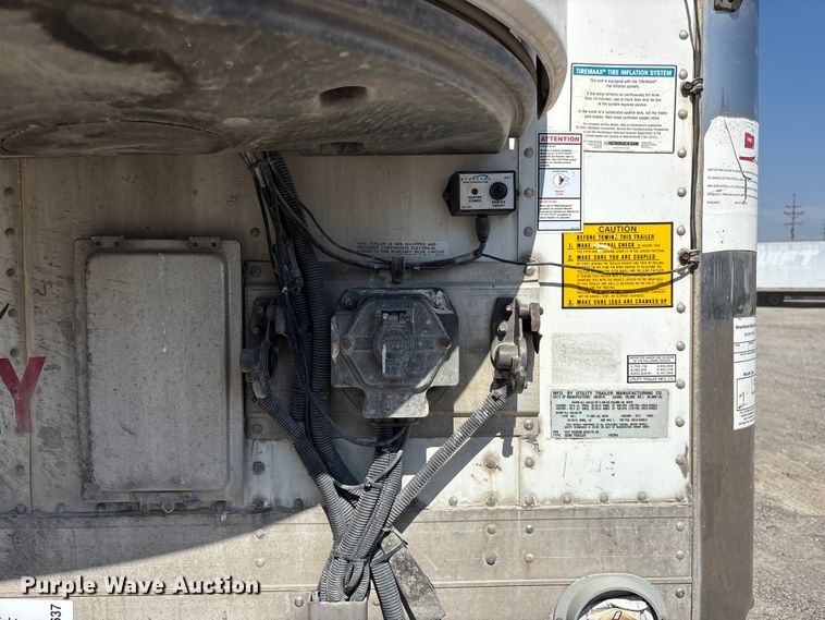 image for item EA4637 2016 Utility  VS2RA refrigerated van trailer