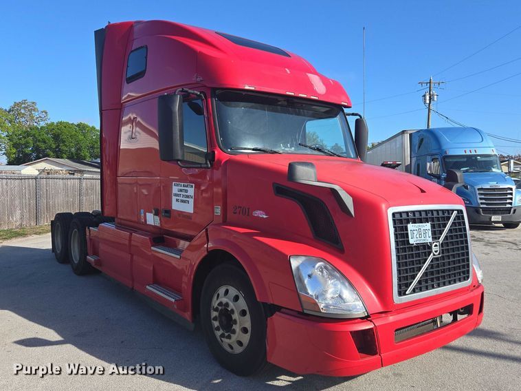 image for item EA5468 2017 Volvo VNL semi truck