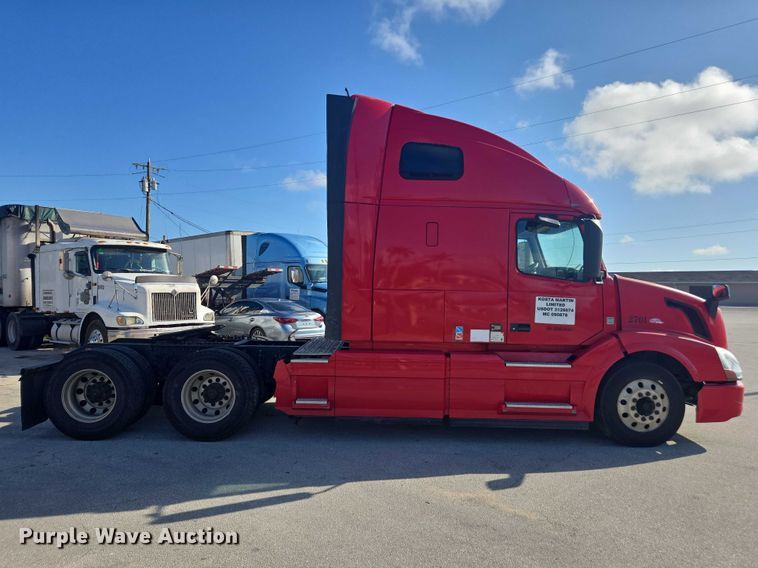 image for item EA5468 2017 Volvo VNL semi truck