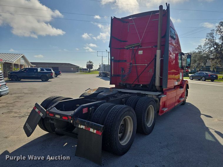 image for item EA5468 2017 Volvo VNL semi truck