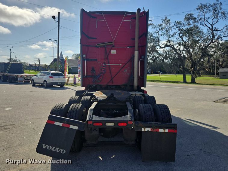 image for item EA5468 2017 Volvo VNL semi truck