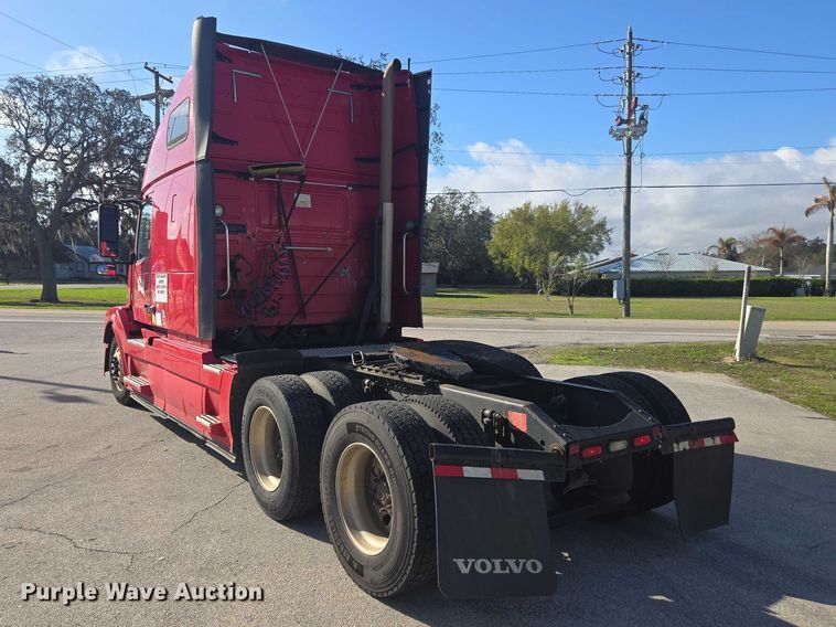 image for item EA5468 2017 Volvo VNL semi truck