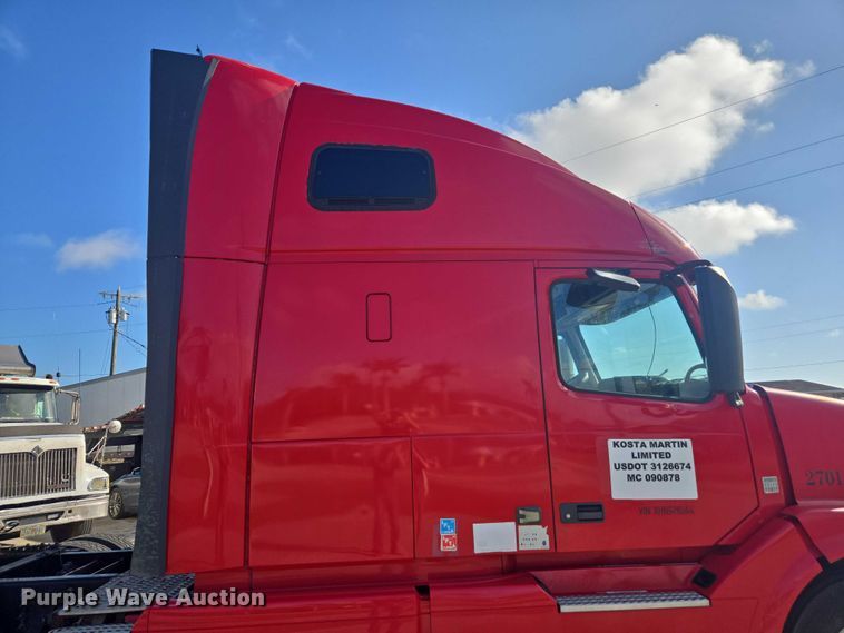 image for item EA5468 2017 Volvo VNL semi truck