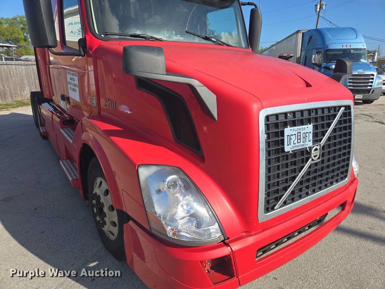 image for item EA5468 2017 Volvo VNL semi truck
