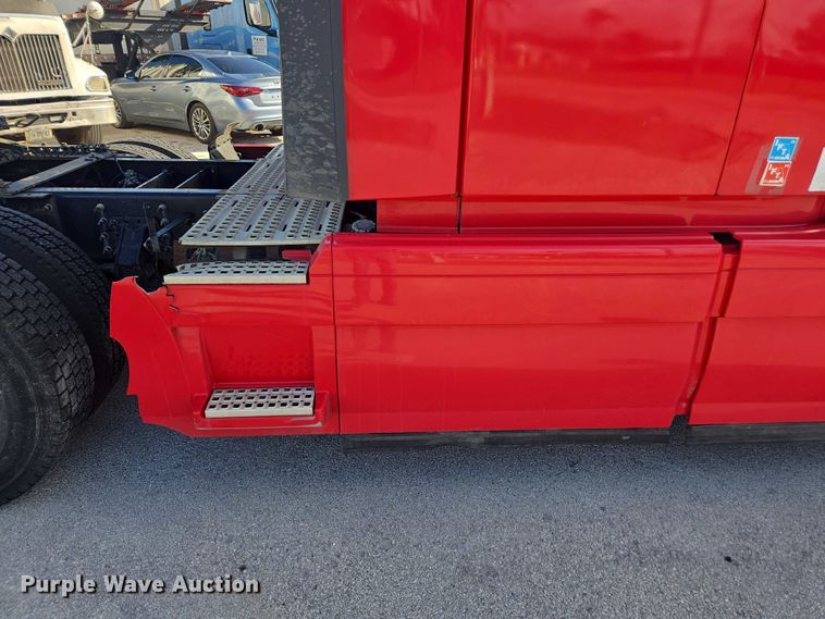 image for item EA5468 2017 Volvo VNL semi truck