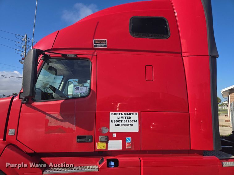 image for item EA5468 2017 Volvo VNL semi truck