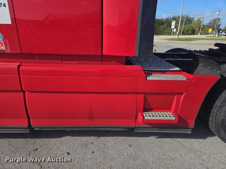 image for item EA5468 2017 Volvo VNL semi truck