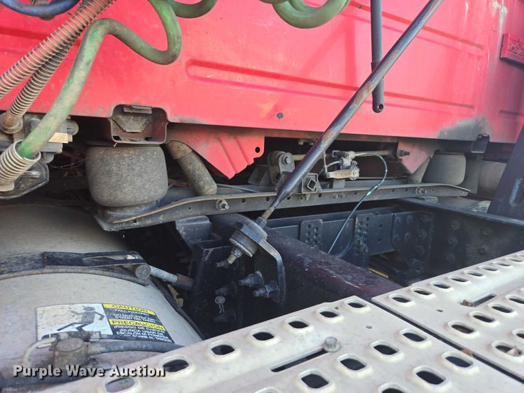 image for item EA5468 2017 Volvo VNL semi truck