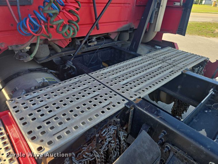 image for item EA5468 2017 Volvo VNL semi truck