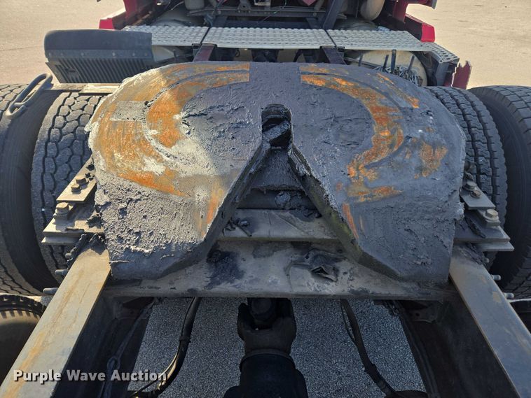 image for item EA5468 2017 Volvo VNL semi truck