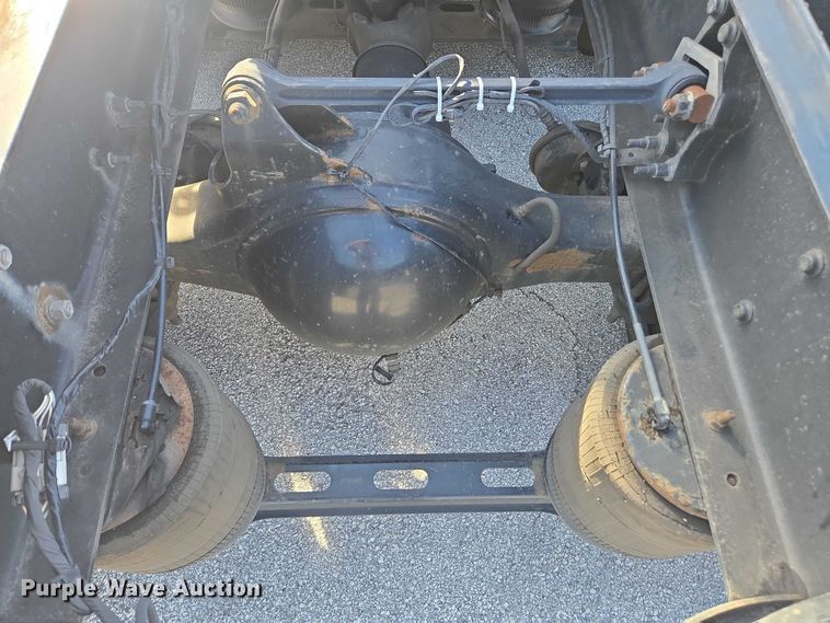 image for item EA5468 2017 Volvo VNL semi truck