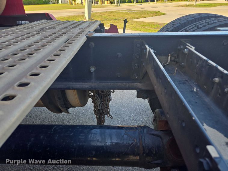 image for item EA5468 2017 Volvo VNL semi truck