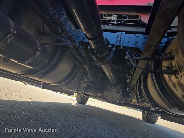 image for item EA5468 2017 Volvo VNL semi truck