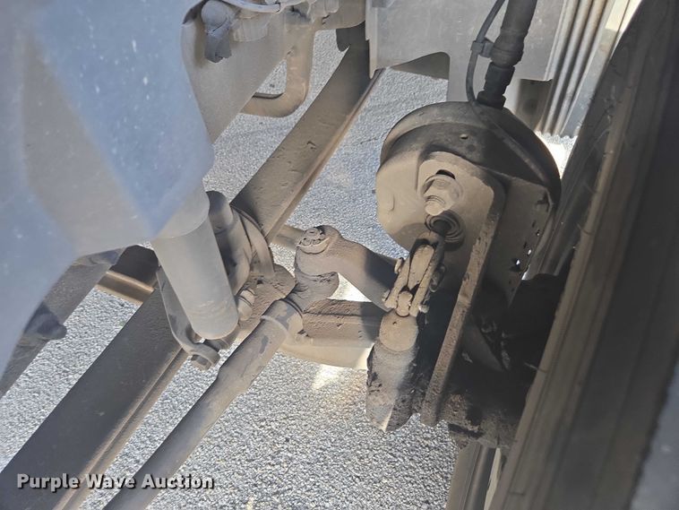 image for item EA5468 2017 Volvo VNL semi truck