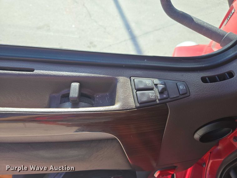 image for item EA5468 2017 Volvo VNL semi truck