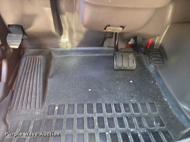 image for item EA5468 2017 Volvo VNL semi truck