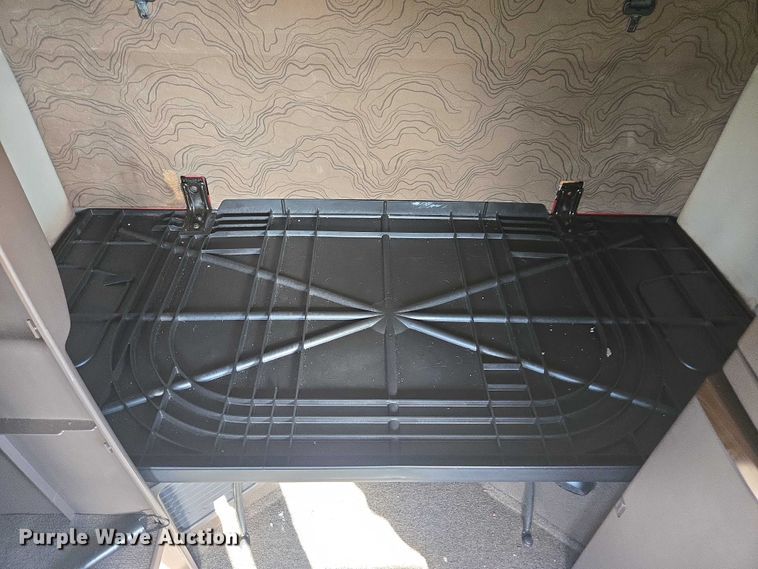 image for item EA5468 2017 Volvo VNL semi truck