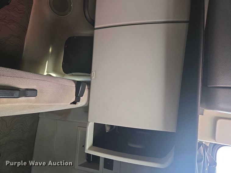 image for item EA5468 2017 Volvo VNL semi truck