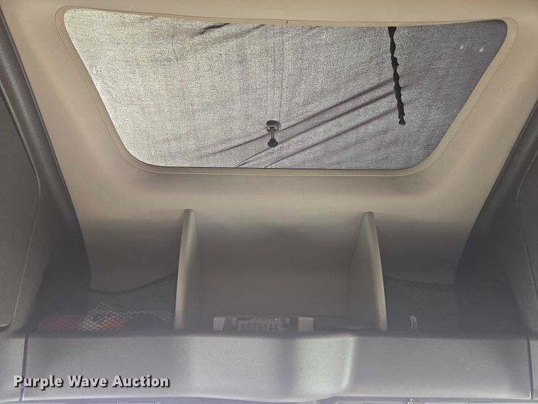 image for item EA5468 2017 Volvo VNL semi truck