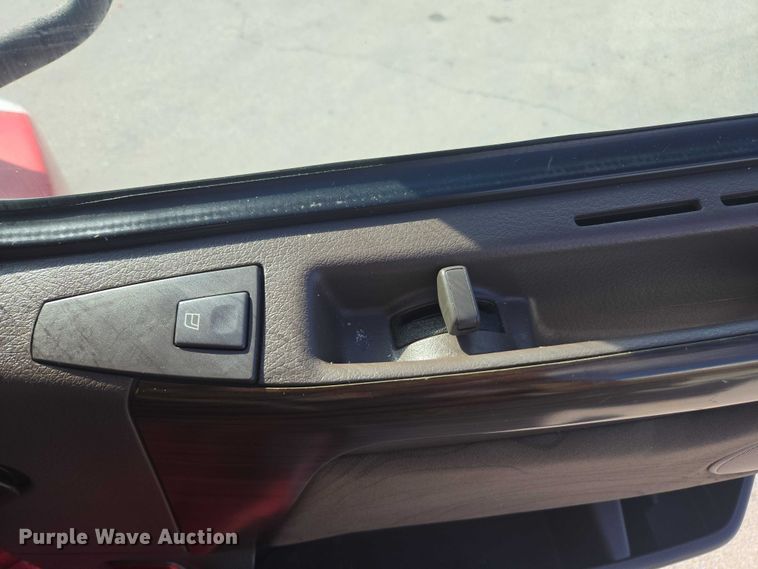 image for item EA5468 2017 Volvo VNL semi truck