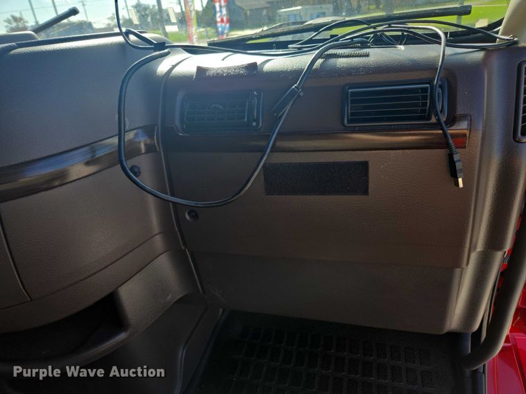 image for item EA5468 2017 Volvo VNL semi truck