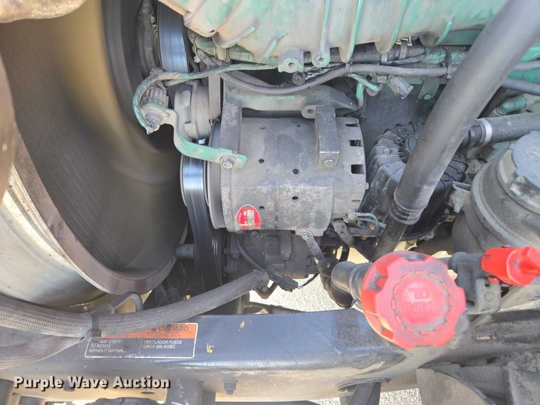 image for item EA5468 2017 Volvo VNL semi truck