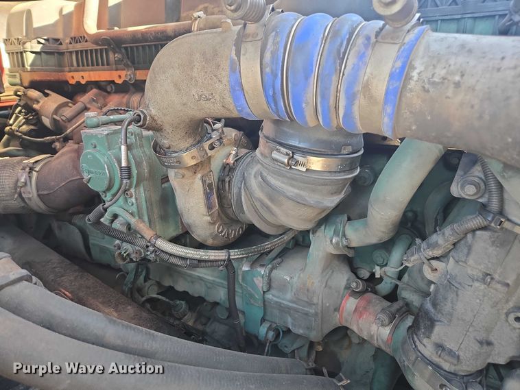 image for item EA5468 2017 Volvo VNL semi truck