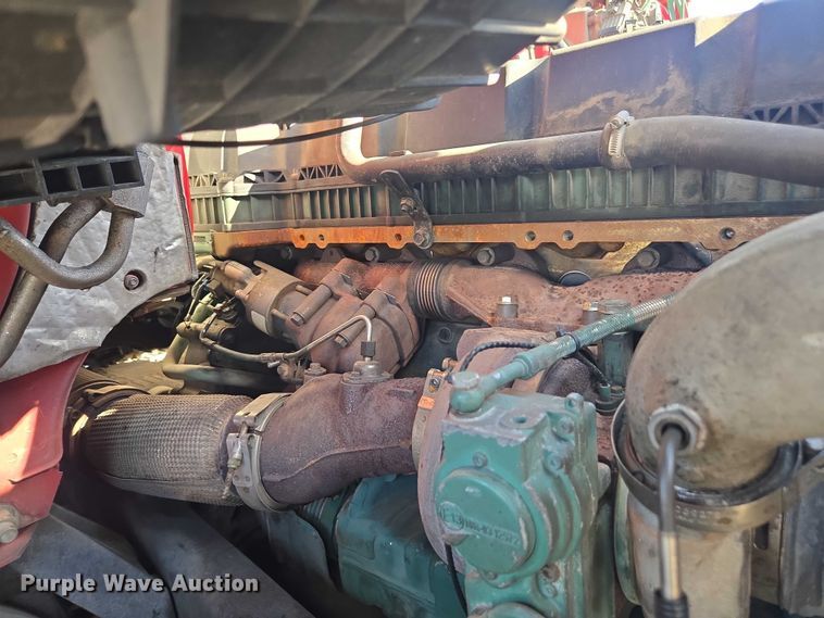 image for item EA5468 2017 Volvo VNL semi truck