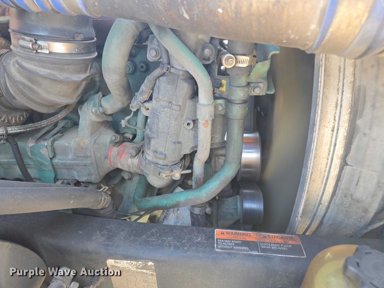 image for item EA5468 2017 Volvo VNL semi truck